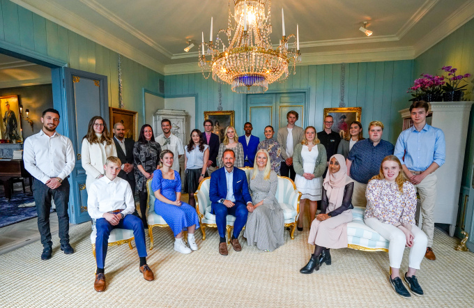 Deltakere fra fondets nåværende og tidligere samarbeidsprosjekter var invitert til Skaugum for å feire Kronprinsparets Fonds 20-årsjubileum. Foto: Lise Åserud / NTB